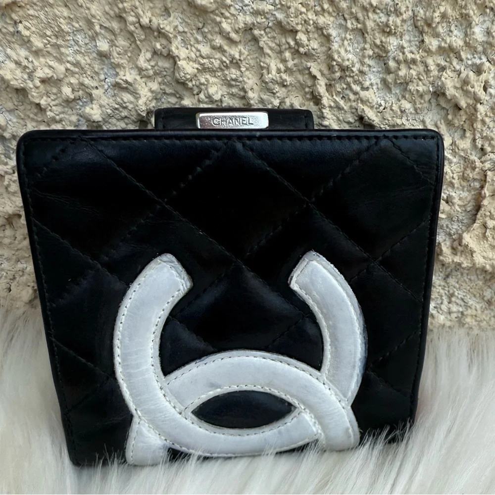 CHANEL Cambon line bi fold quilted leather compact wallet - Picture 3 of 17